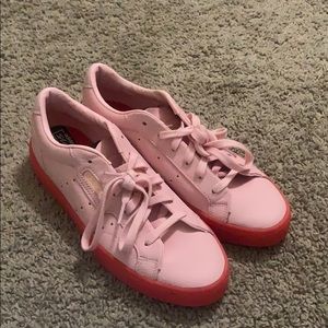 Light pink original Adidas Sleek women